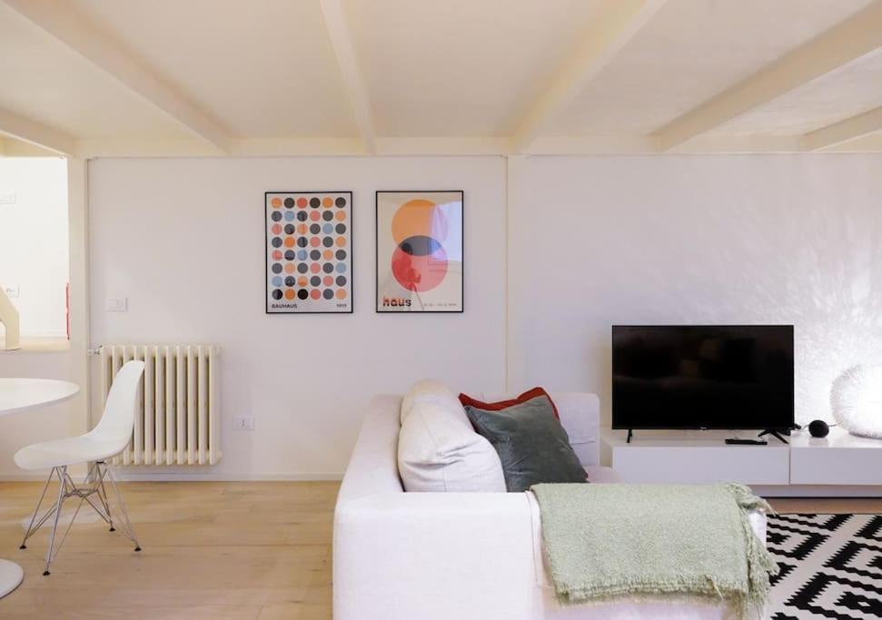 Navigli-bocconi Spazio Luce Design Mailand